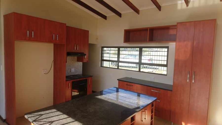 To Let 3 Bedroom Property for Rent in Hillside Free State